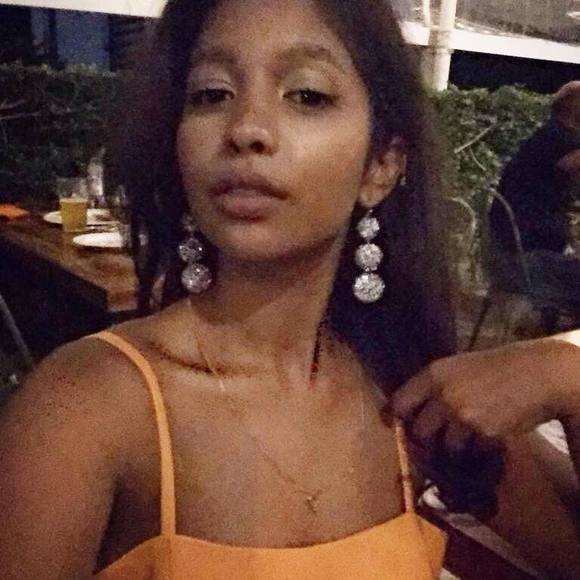 Chandi Cheekhoory - Poshmark Profile Picture of Chandi Cheekhoory (@chandi_ka) on Poshmark