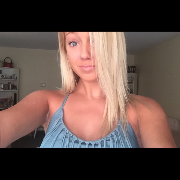 Profile Picture of Briana Eagley (@brianaeagleyy96) on Poshmark