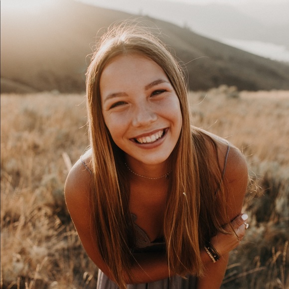 Profile Picture of Joie Goninan (@joie_goninan) on Poshmark
