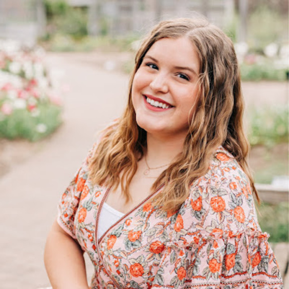 Profile Picture of Leah Schneider (@leahschneide359) on Poshmark