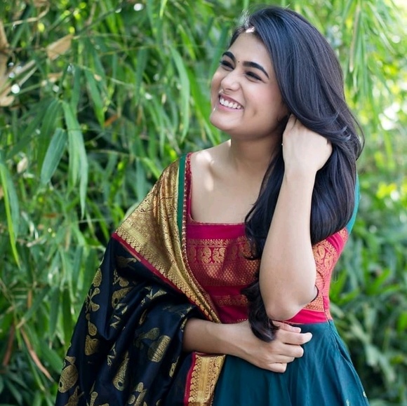 Profile Picture of Anusha Chiluvuri (@anushachiluvuri) on Poshmark