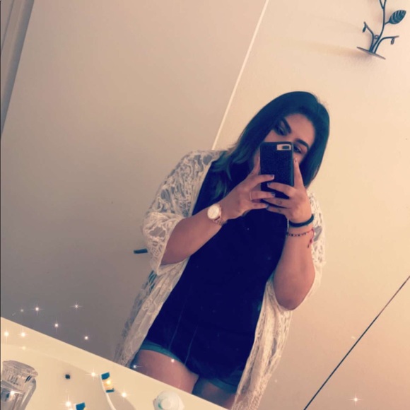 Profile Picture of Alicia Canovas (@aliice17) on Poshmark