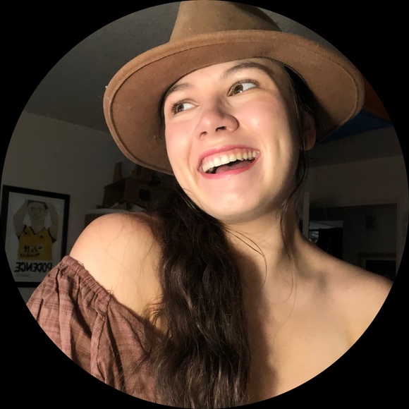 Profile Picture of Laurel Berger (@laurelberger28) on Poshmark