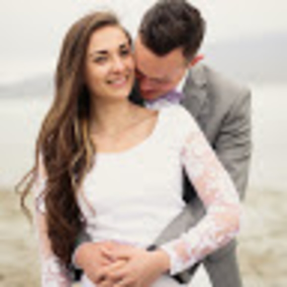 Profile Picture of Ashlee Bates (@ashleejbates) on Poshmark