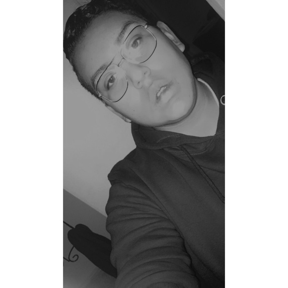 Profile Picture of Luis Rocha (@fleekluis) on Poshmark