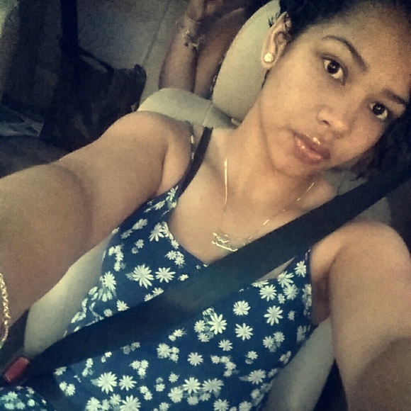 Profile Picture of Jazmin Rosello (@jazminrosello) on Poshmark