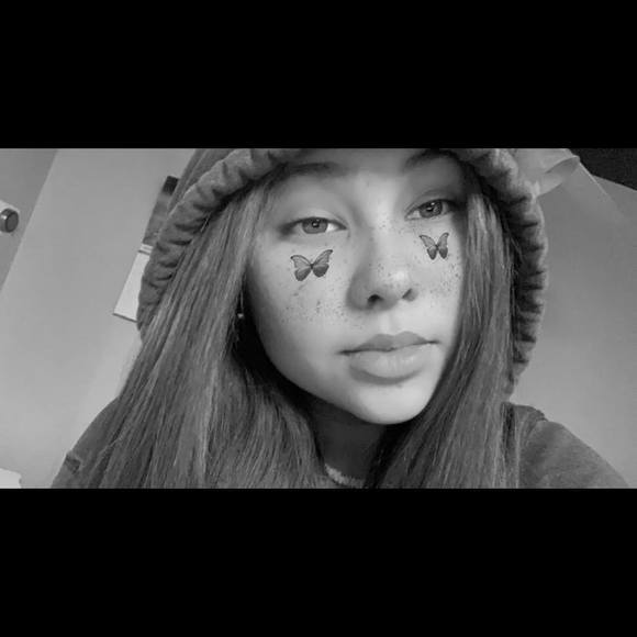 Profile Picture of Taylin Garlow (@taylin_garlow) on Poshmark