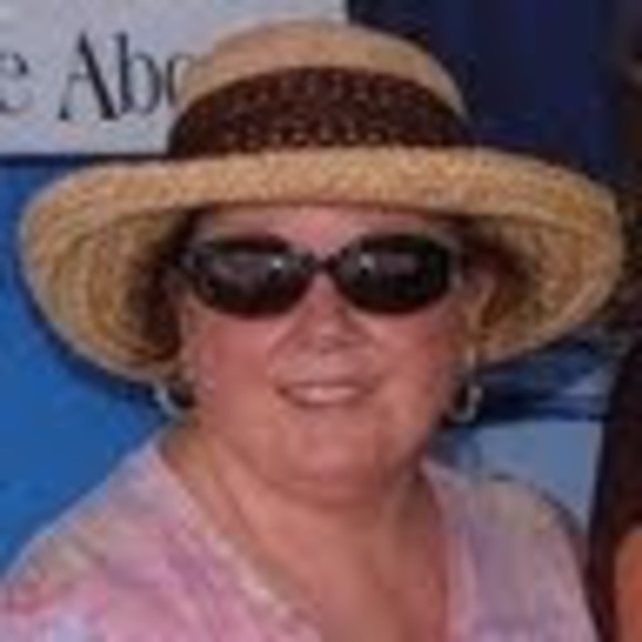 Profile Picture of Mary Yahalom (@buzzi48) on Poshmark