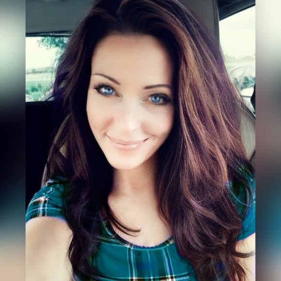 Profile Picture of Kelli jo Bartron (@kjbartron) on Poshmark