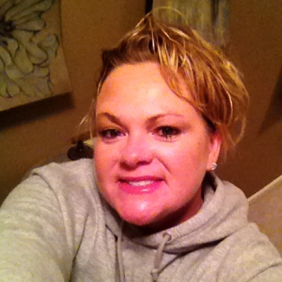 Profile Picture of Victoria Baumann (@vickinls) on Poshmark