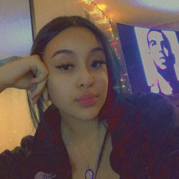 Profile Picture of Alexa Rivera (@riveraalexa20) on Poshmark