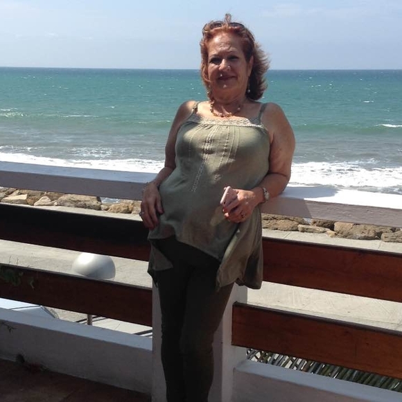 Profile Picture of Gina Cantos (@ginac1956) on Poshmark