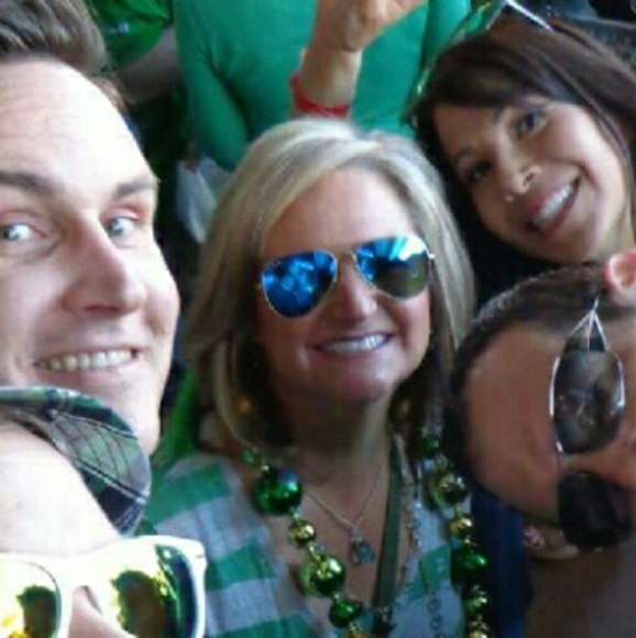 Profile Picture of Valerie Fertig (@vfertig) on Poshmark