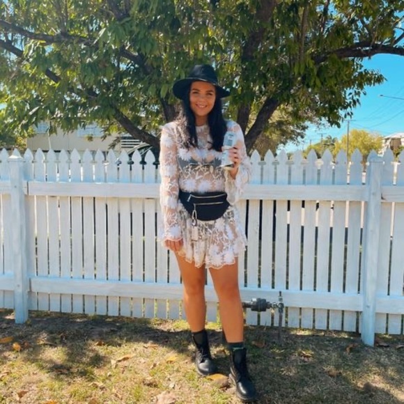 Profile Picture of Hannah Outtrim (@hannahoutt) on Poshmark