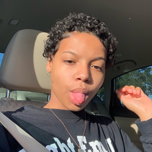 Profile Picture of Ellice Perry (@leeceebaby) on Poshmark