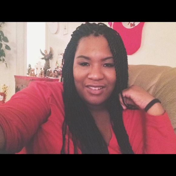 Profile Picture of Neshia Brown (@neshiab) on Poshmark