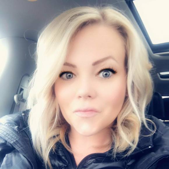 Profile Picture of Leann Hosner (@lhosner12) on Poshmark