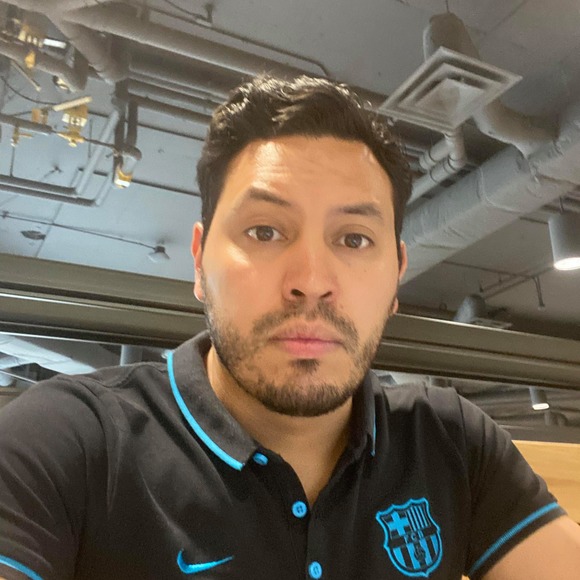 Profile Picture of Julian López (@juda408) on Poshmark