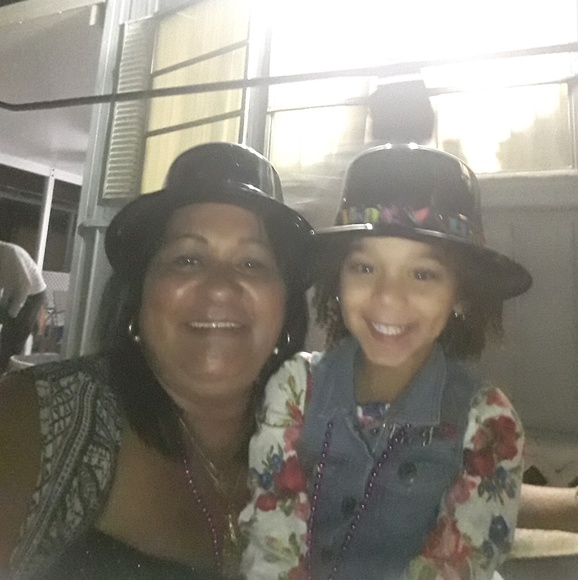 Milagro Riesco - Poshmark Profile Picture of Milagro Riesco (@mily66) on Poshmark