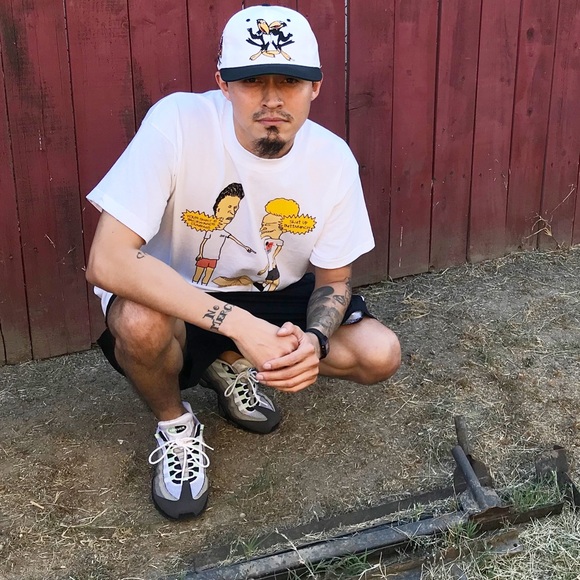 Profile Picture of Robert Mojica (@robnvintage) on Poshmark