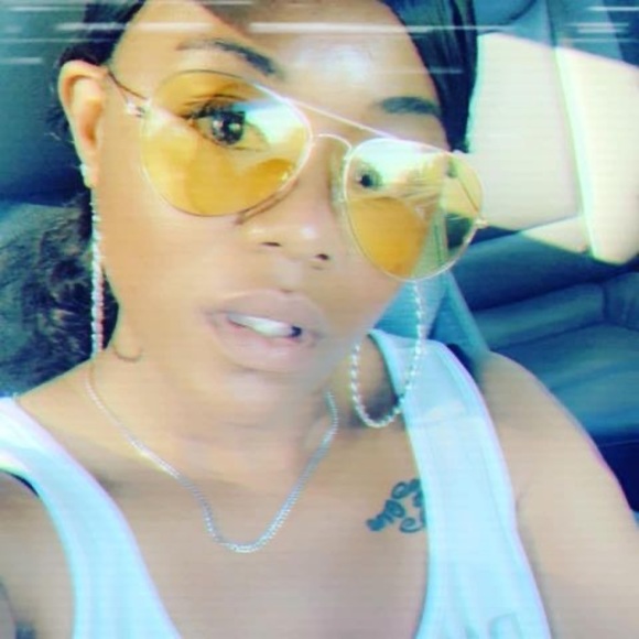 Profile Picture of Rennisha Spikner (@rennishas) on Poshmark