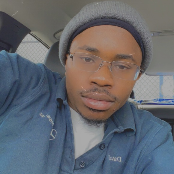 Profile Picture of Davell Williams (@davellwilliams) on Poshmark