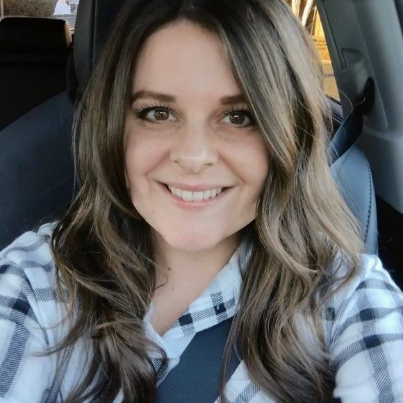 Profile Picture of Sarah Engelgau (@sarahengelgau) on Poshmark