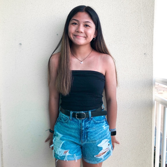 Profile Picture of Theresa Trinh (@theresa_trinh) on Poshmark