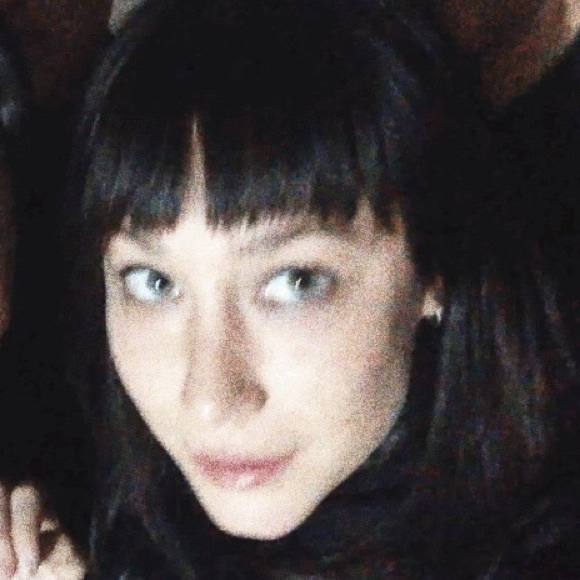 Profile Picture of Eva Sealove (@ersea) on Poshmark