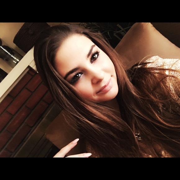 Profile Picture of Lindsay Hargis (@lindsayrh) on Poshmark