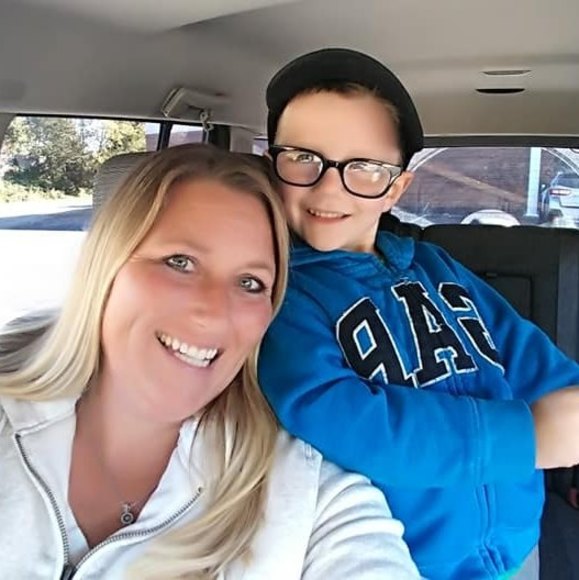 Profile Picture of Shellie Gillespie (@devvyn213) on Poshmark