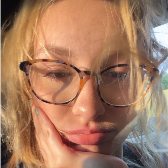 Profile Picture of Chloe Pugmire (@chloepugmire) on Poshmark