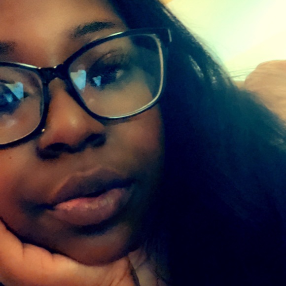 Profile Picture of Suvanna Highsmith (@suvanna_h) on Poshmark
