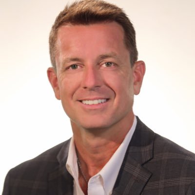 Profile Picture of Tom Powell (@agprez) on Twitter
