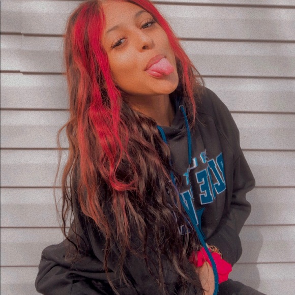 Profile Picture of Ashlynn P 💞 (@ash2blazed) on Poshmark