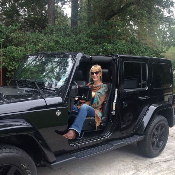 Profile Picture of Amanda Boxx (@boxxdm) on Poshmark