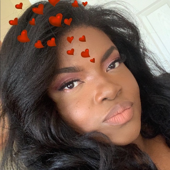 Profile Picture of Amber Windsor (@ambermystique) on Poshmark