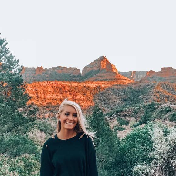 Profile Picture of Elisse Peplowski (@elissepep) on Poshmark