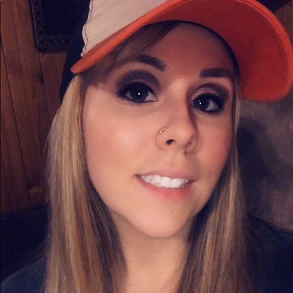 Profile Picture of Samantha Scalf (@sel33605) on Poshmark