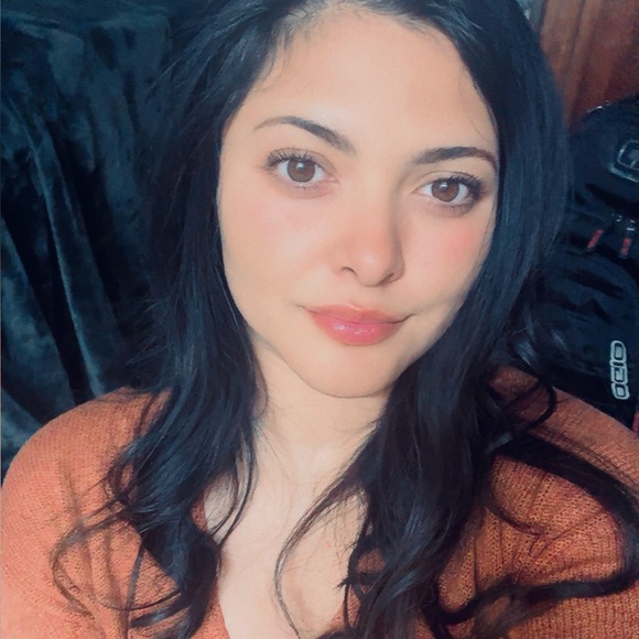 Profile Picture of Cecilia Macsurak (@ceciliamacsurak) on Poshmark