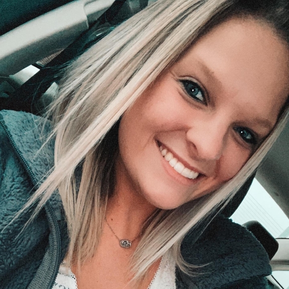 Profile Picture of Kenzie Grauberger (@kenzayygbergg18) on Poshmark