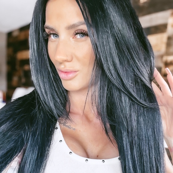 Profile Picture of Chantel Van steinburg (@cocolouwho) on Poshmark