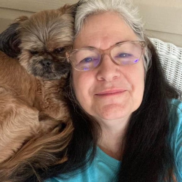Profile Picture of Jennifer Mangum (@jennifermang764) on Poshmark