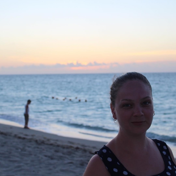 Profile Picture of Melanie Swatton (@mswatton1) on Poshmark