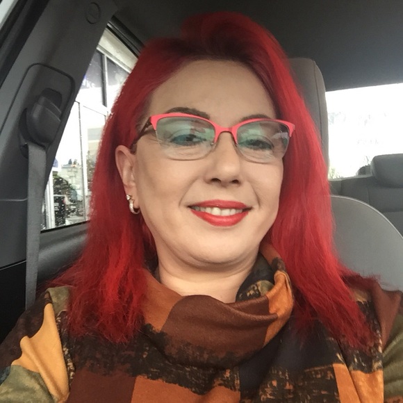 Profile Picture of Violette Kimble (@violettekimble) on Poshmark