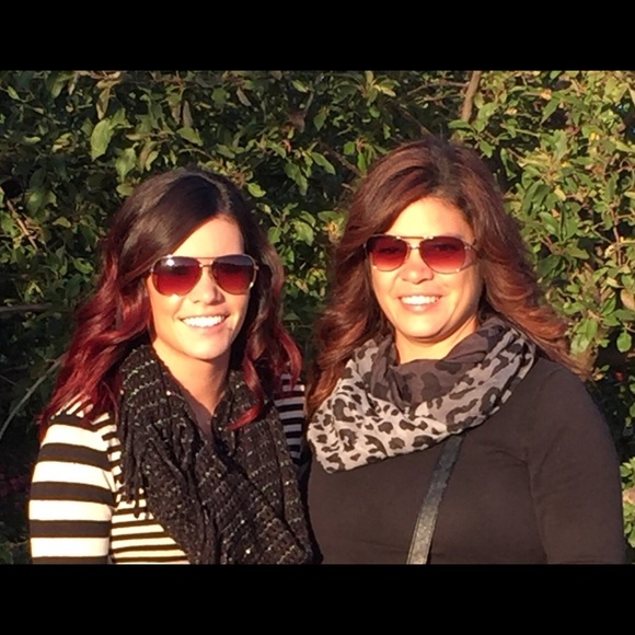 Profile Picture of Dana Surges (@dsurges2) on Poshmark