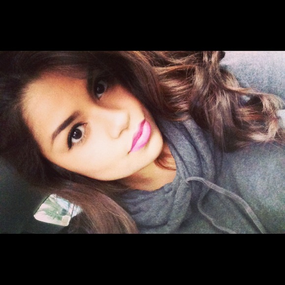 Profile Picture of Carmelita Barajas (@yazxoxo) on Poshmark