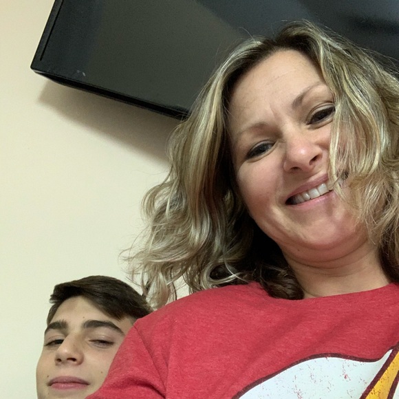 Profile Picture of Susan Petruzziello (@sue2773) on Poshmark