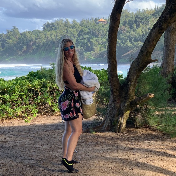 Profile Picture of Laura Schmerge (@lauraschmerge) on Poshmark