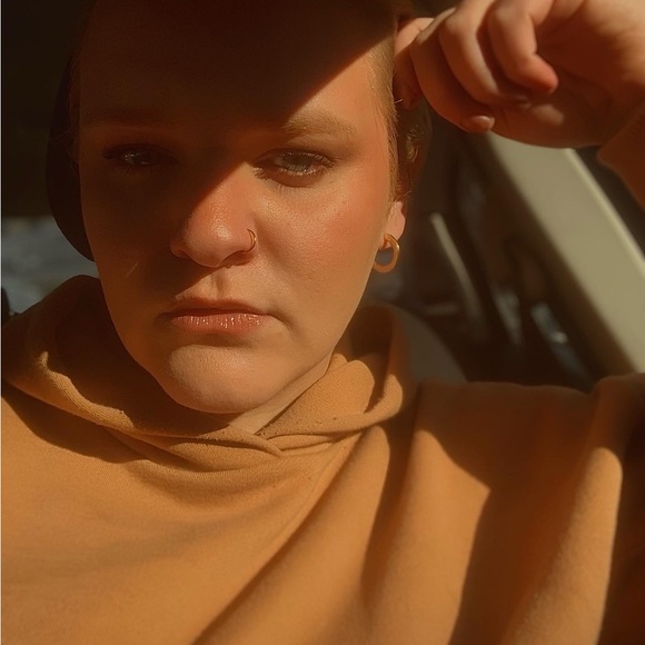 Profile Picture of Delaney Edwards (@laneyykatherine) on Poshmark